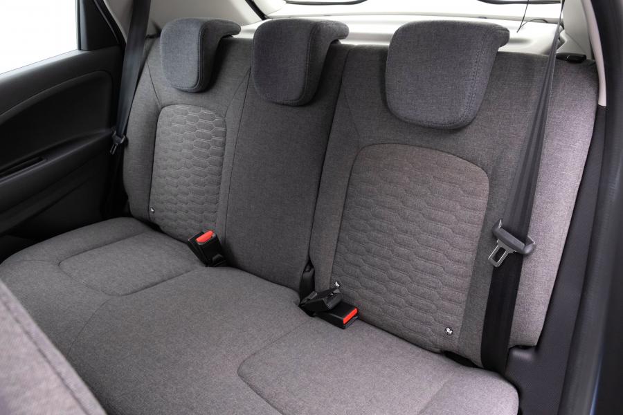 Интерьер Renault Zoe 2019 года  (WW) (фото 38 из 40)